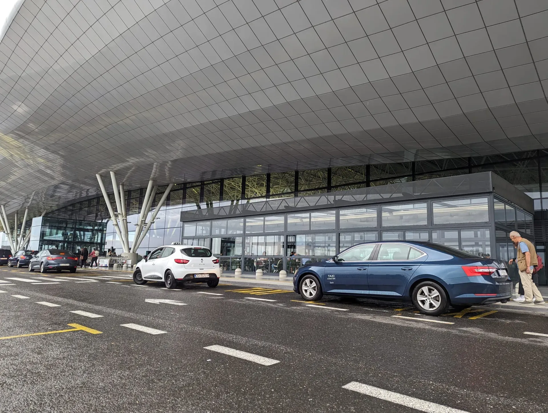 Taxi Zagreb Airport to Tromilja: TAXI Antonio's Škoda Superb on the Dalmatian coast